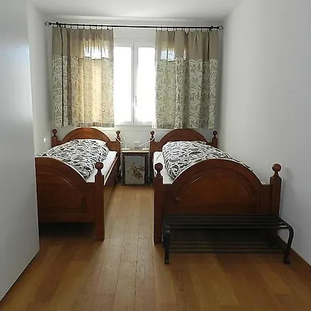 Sleeps 6 Wifi